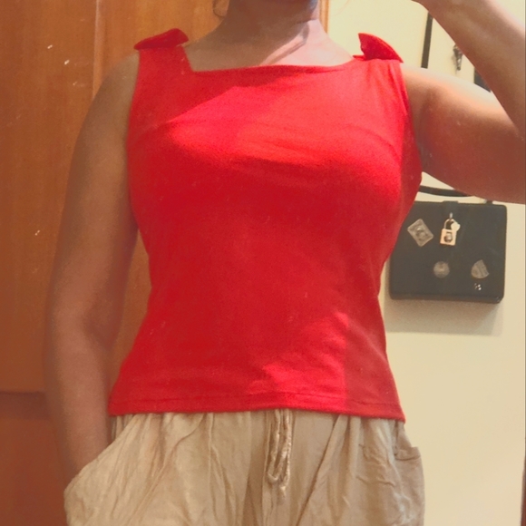 Tops - Cute crop top with bow on shoulder